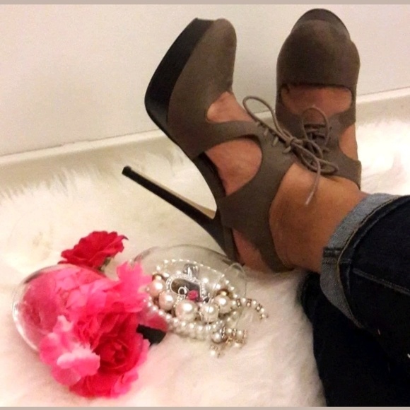 JustFab Shoes - 🦅EAGLES SALE🦅Just Fabulous Stilettos